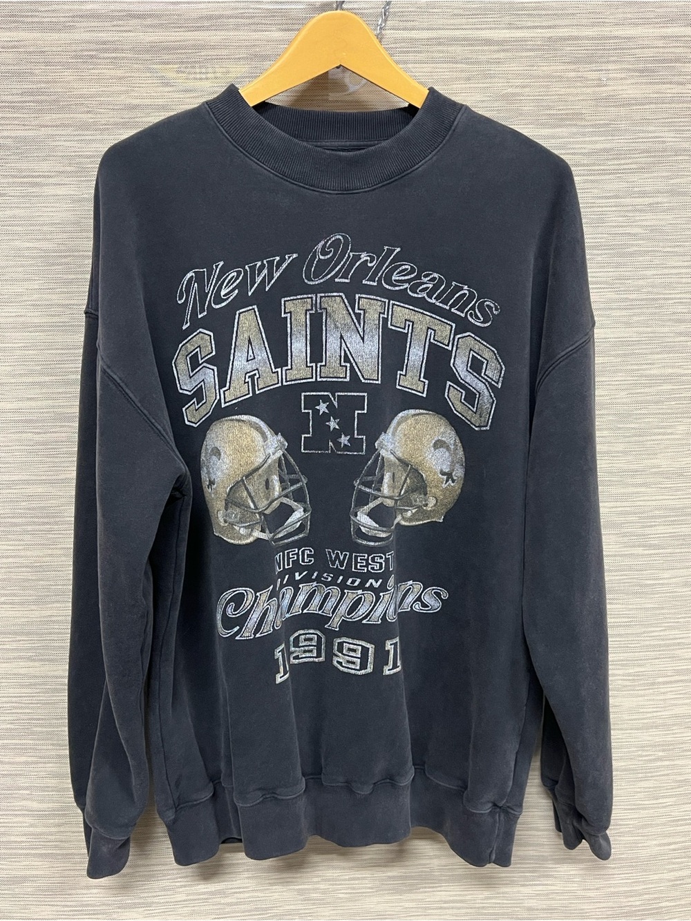 Abercrombie & Fitch New Orleans Saints Graphic Crew Neck Sweatshirt Oversized